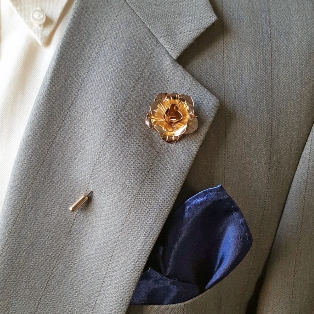 Mens 3D Metal Rose Lapel Pin Brooch Gold - Picture 3 of 3